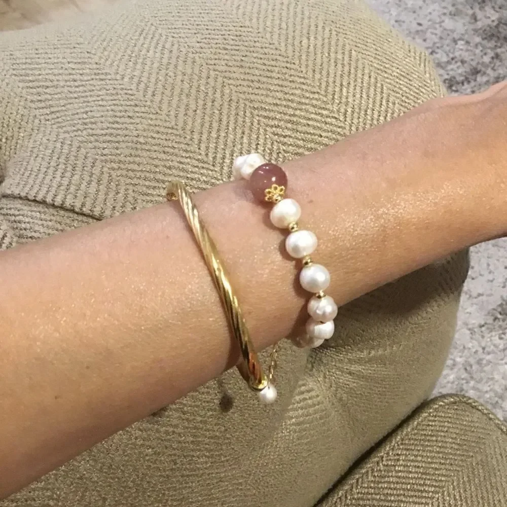BAROQUE FRESHWATER 💯 % PEARLS AND STRAWBERRY QUARTZ WOMEN BRACELET